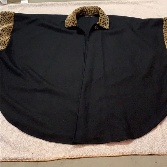 Russell Scott cape - Picture 7 of 7